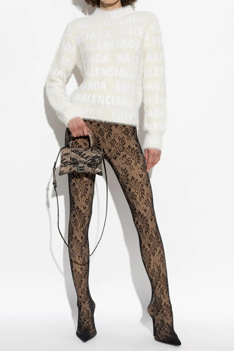 Balenciaga kremowy Sweter z monogramem