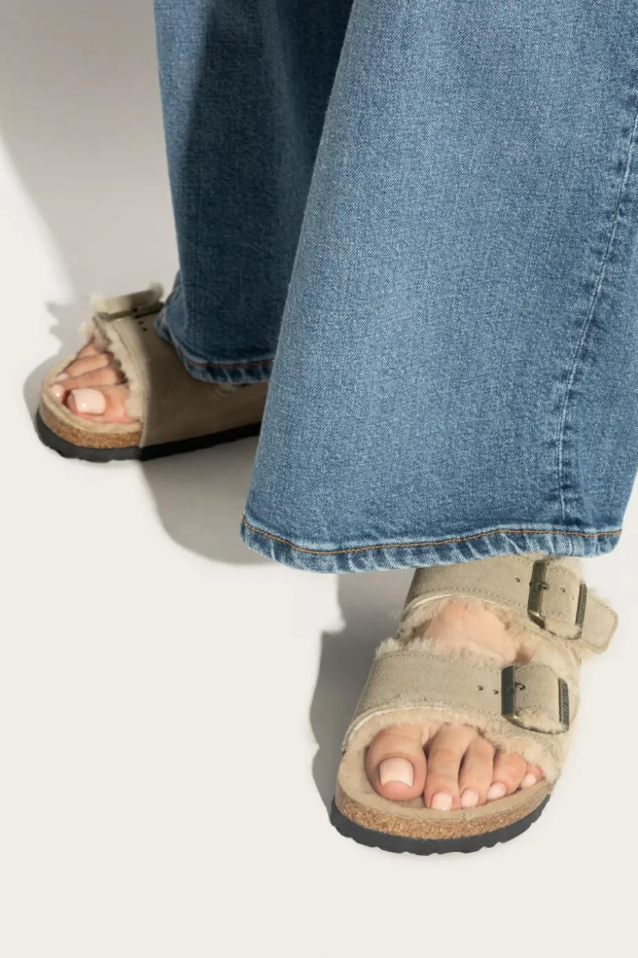 Birkenstock beżowy Klapki ‘Arizona Shearling’
