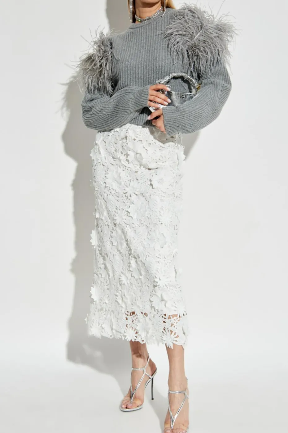Blumarine SZARY Sweter ze strusimi piórami