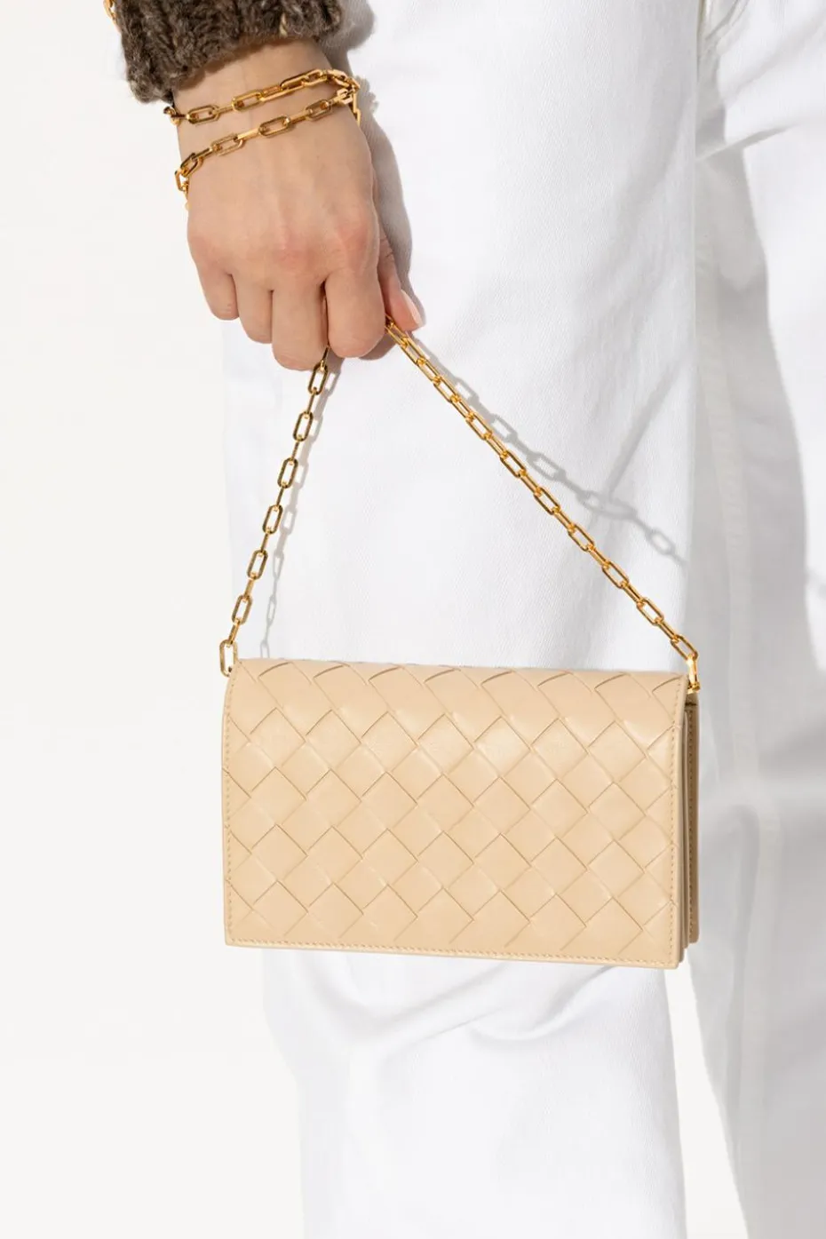 Bottega Veneta beżowy Skórzany portfel na łańcuchu