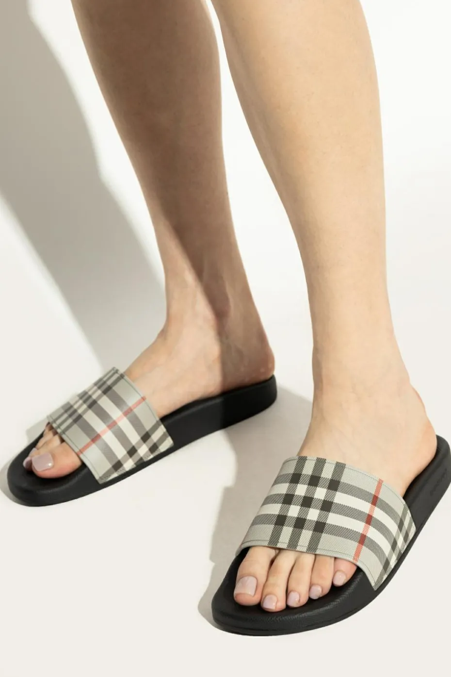 Burberry SZARY Gumowe klapki