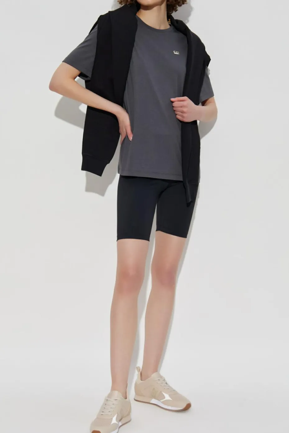 EA7 Emporio Armani CZARNY Szorty treningowe z nadrukowanym logo