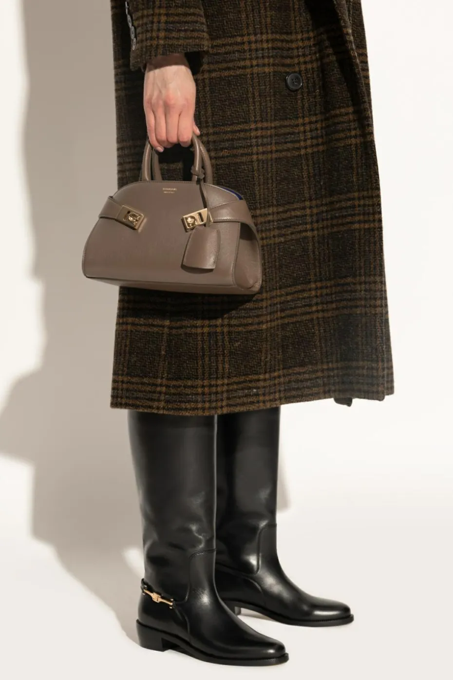 FERRAGAMO BRĄZOWY Torba do ręki `Hug Mini`