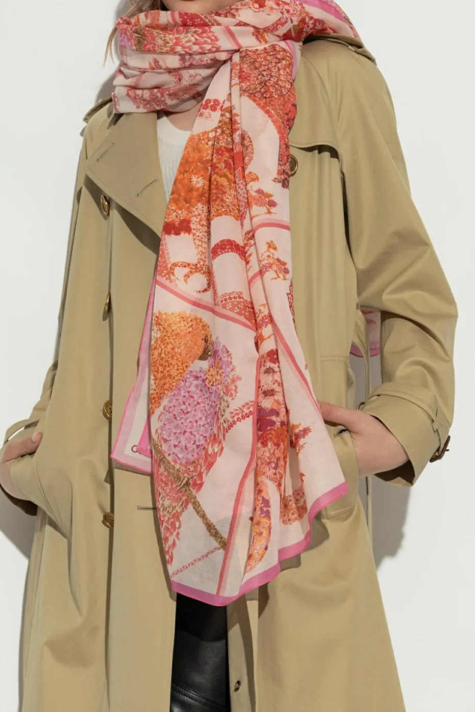 FERRAGAMO RÓŻOWY Szal z motywem kwiatowym