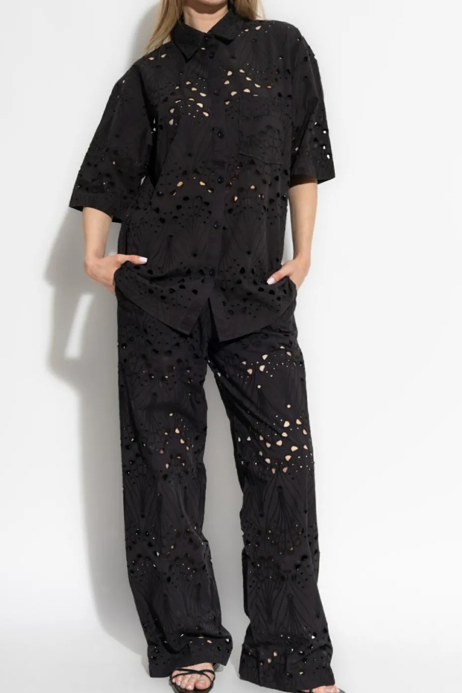 Gestuz CZARNY Ażurowe spodnie
