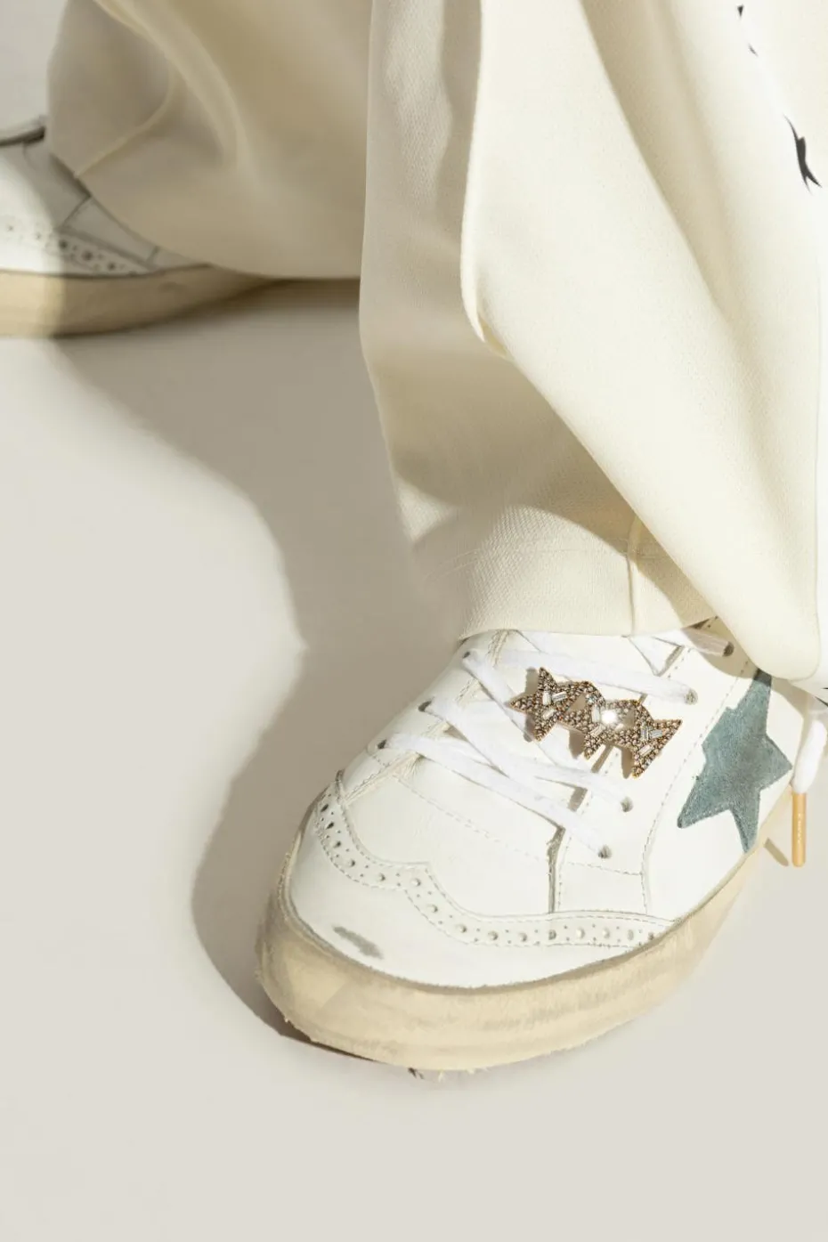 Golden Goose SREBRNY Aplikacja z połyskującymi kryształami do sznurowadeł