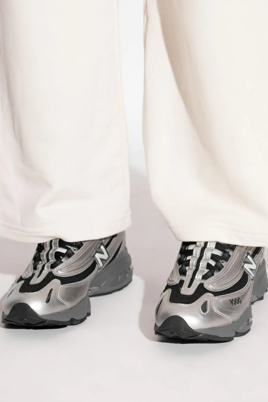 New Balance SREBRNY Buty sportowe `M1000EGR`