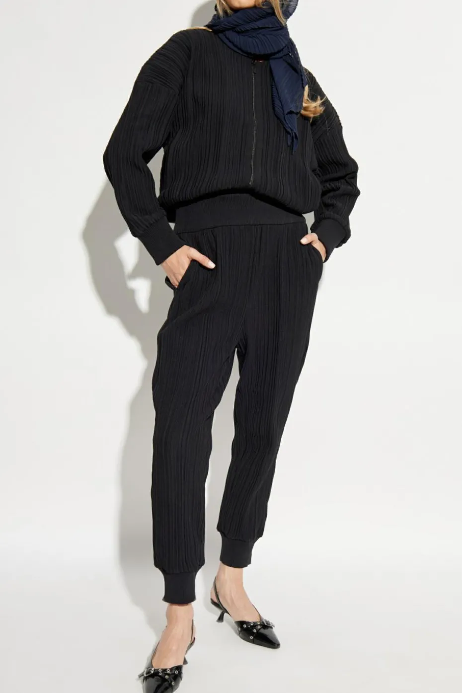 Pleats Please Issey Miyake CZARNY Plisowana bluza zapinana na zamek