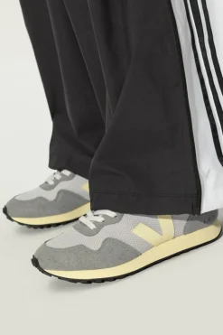 Veja SZARY Buty sportowe `SDU REC ALVEOMESH`
