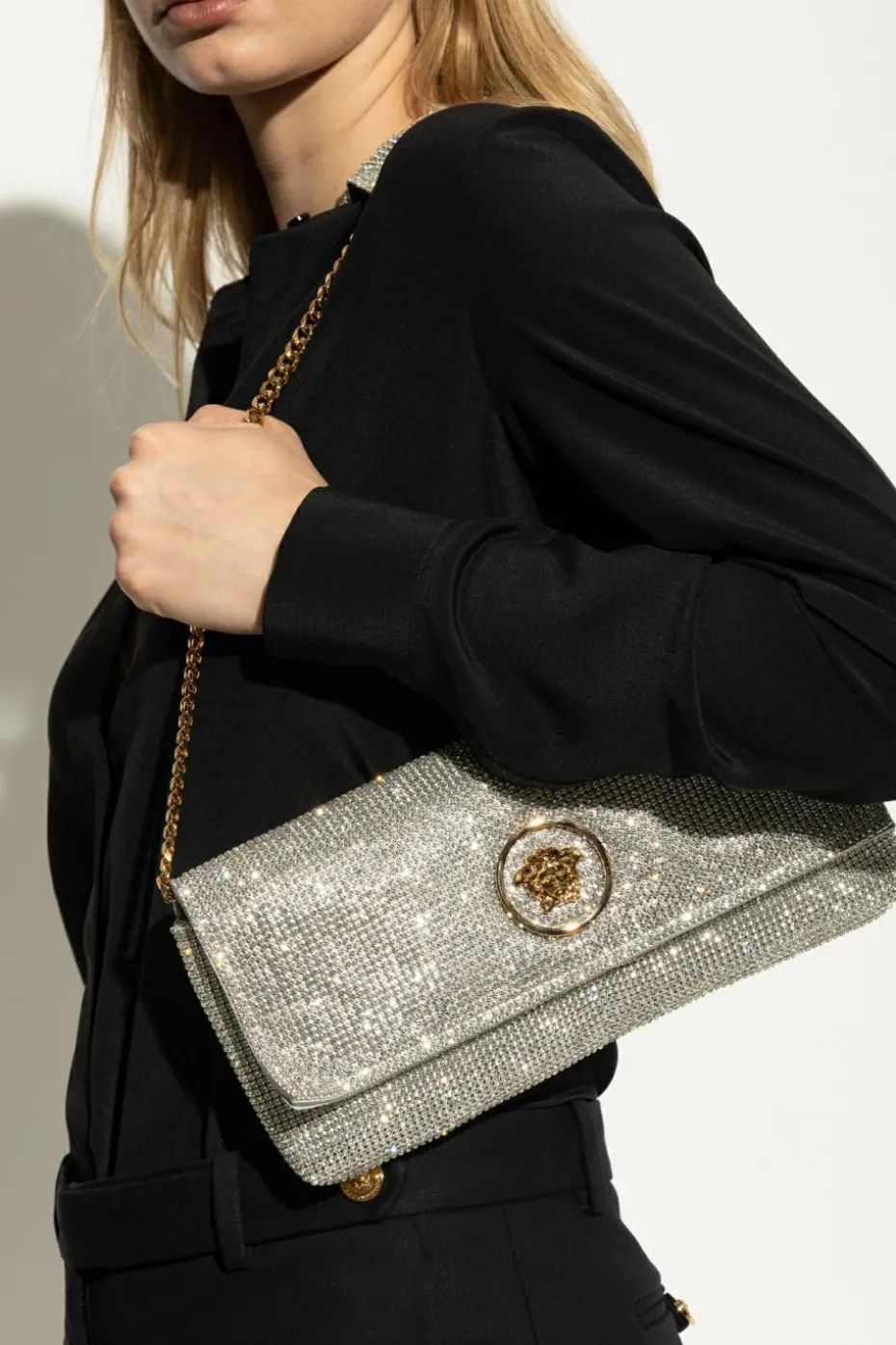 Versace SREBRNY Kopertówka z połyskującymi kryształami